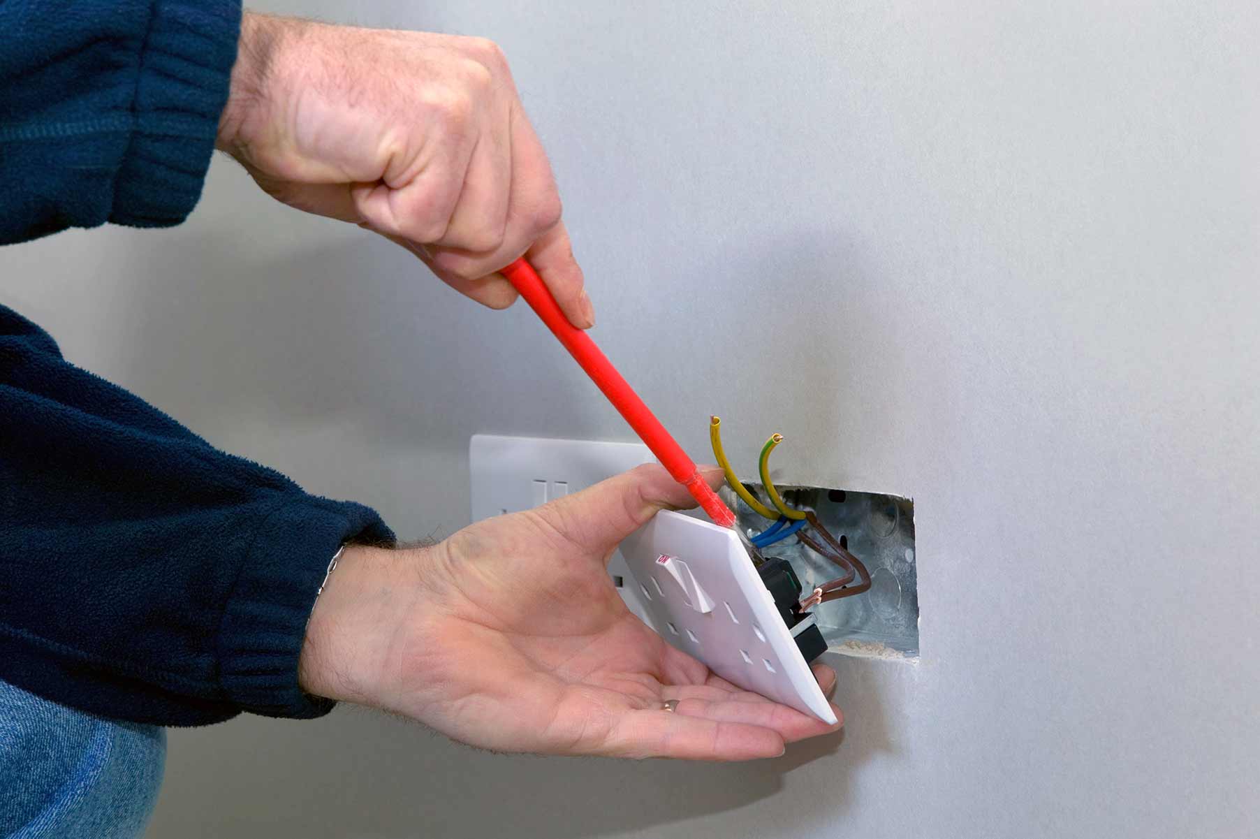 Our electricians can install plug sockets for domestic and commercial proeprties in Rochford and the local area. 